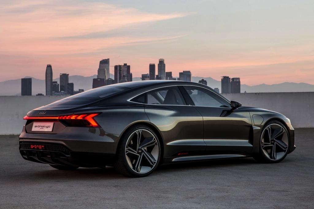 Audi dévoile l'e-tron GT - photo 4