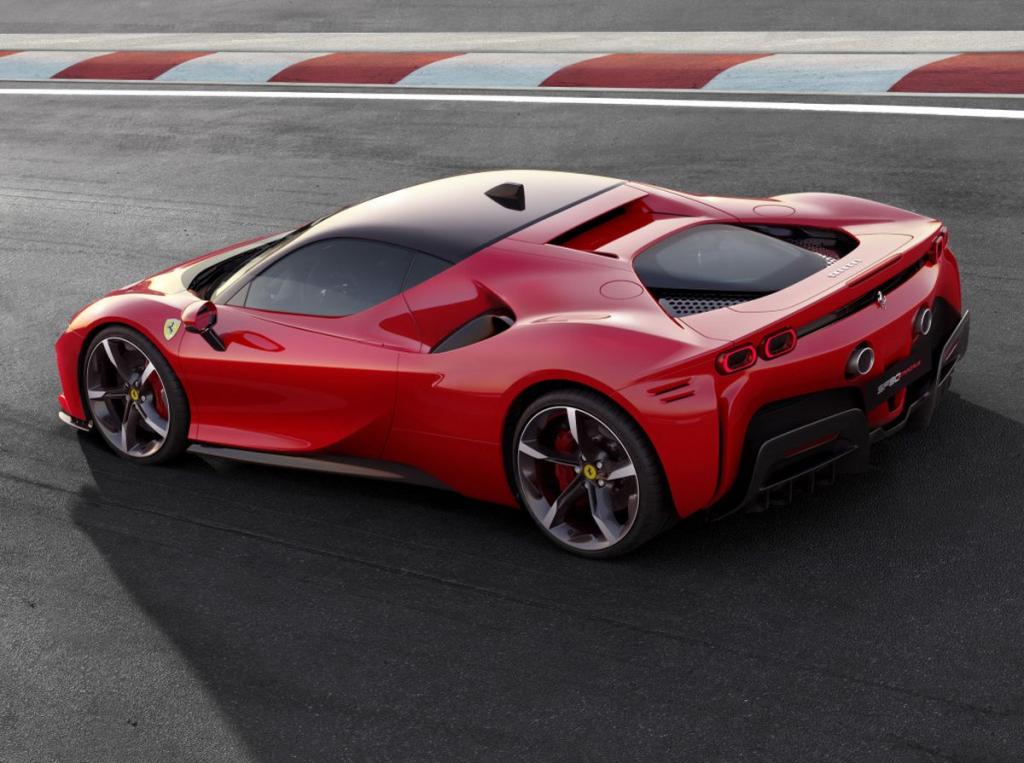 Ferrari dévoile un modèle hybride rechargeable - photo 2