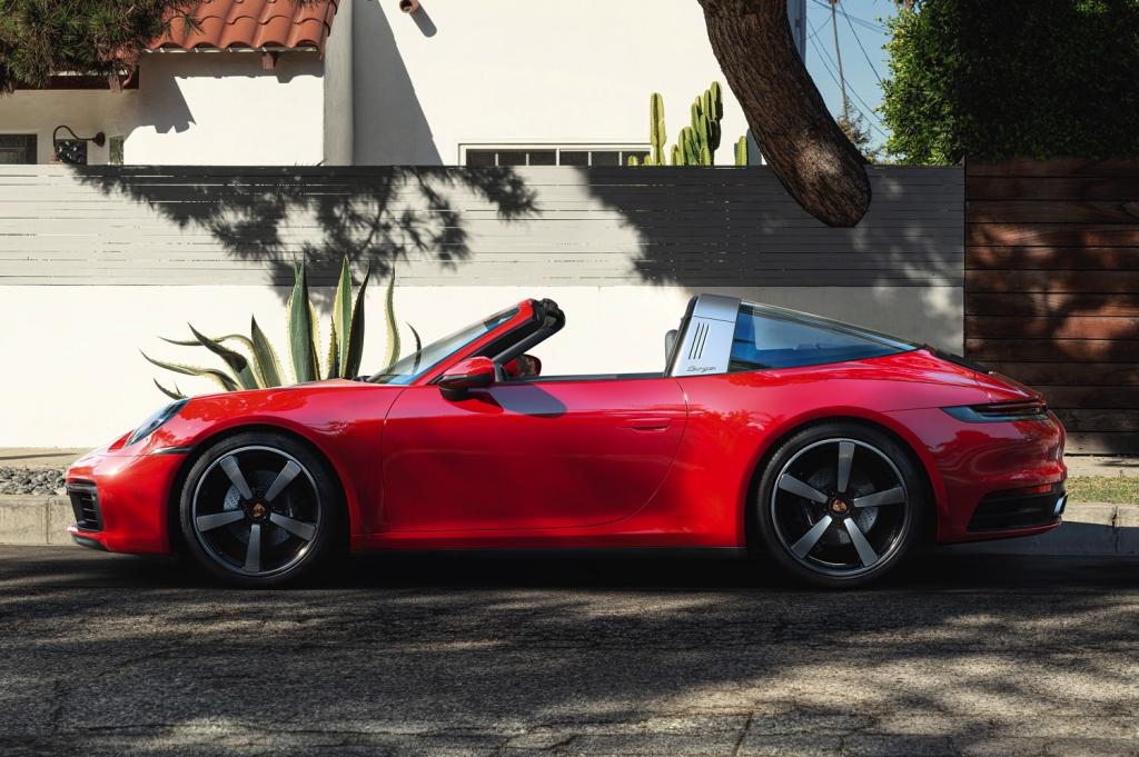 Porsche : voici la nouvelle 911 Targa - photo 3